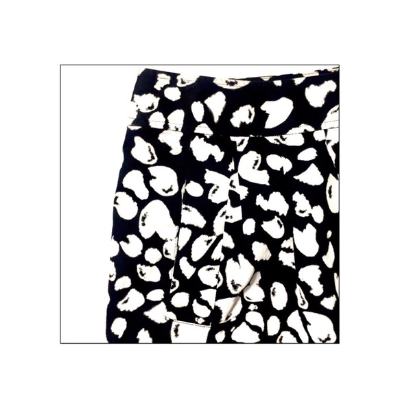 Michael Kors Cotton Twill A-line Mini Skirt in Black and White Graphic - Picture 3 of 8